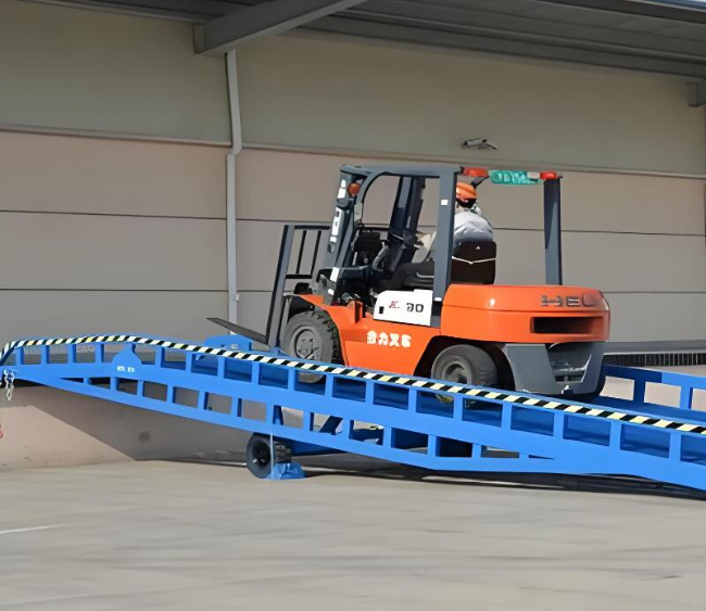 本溪移动式卸货平台（叉车用）